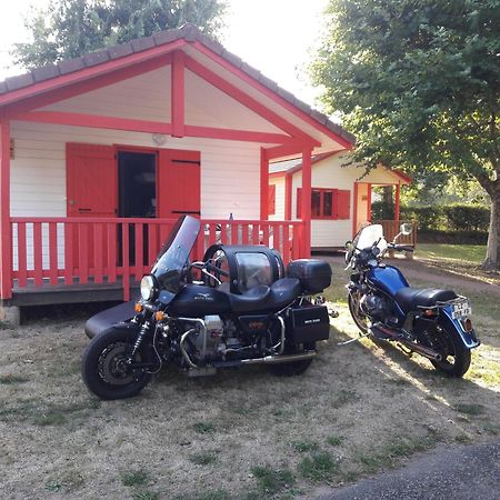 Camping Les Feuilles Chauffailles Esterno foto