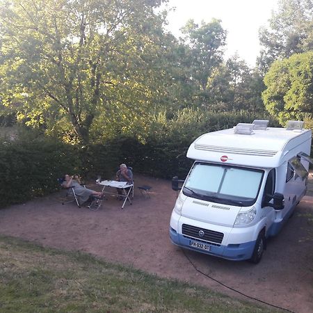 Camping Les Feuilles Chauffailles Esterno foto