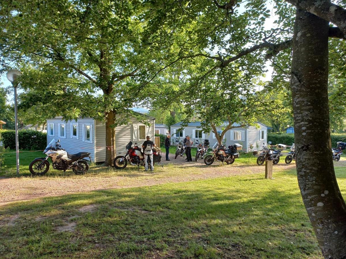 Camping Les Feuilles Chauffailles Esterno foto