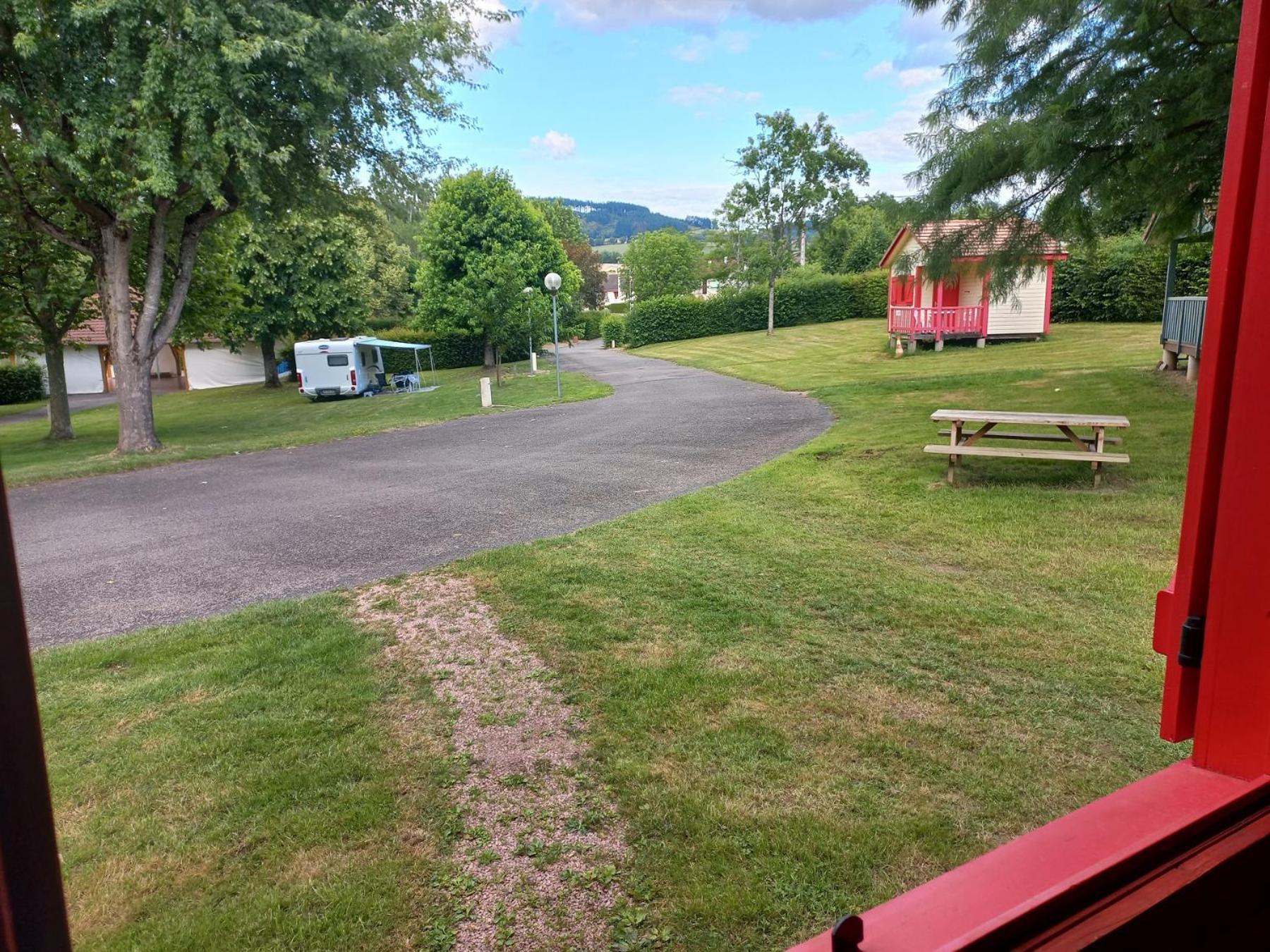 Camping Les Feuilles Chauffailles Esterno foto