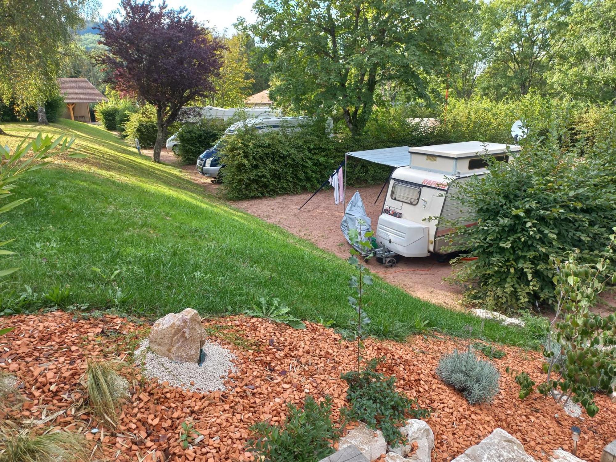 Camping Les Feuilles Chauffailles Esterno foto