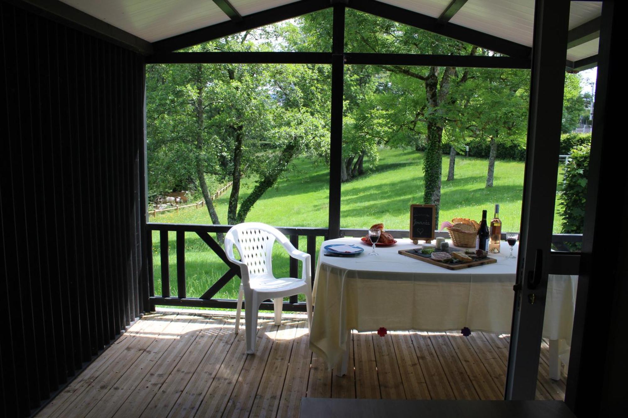 Camping Les Feuilles Chauffailles Esterno foto