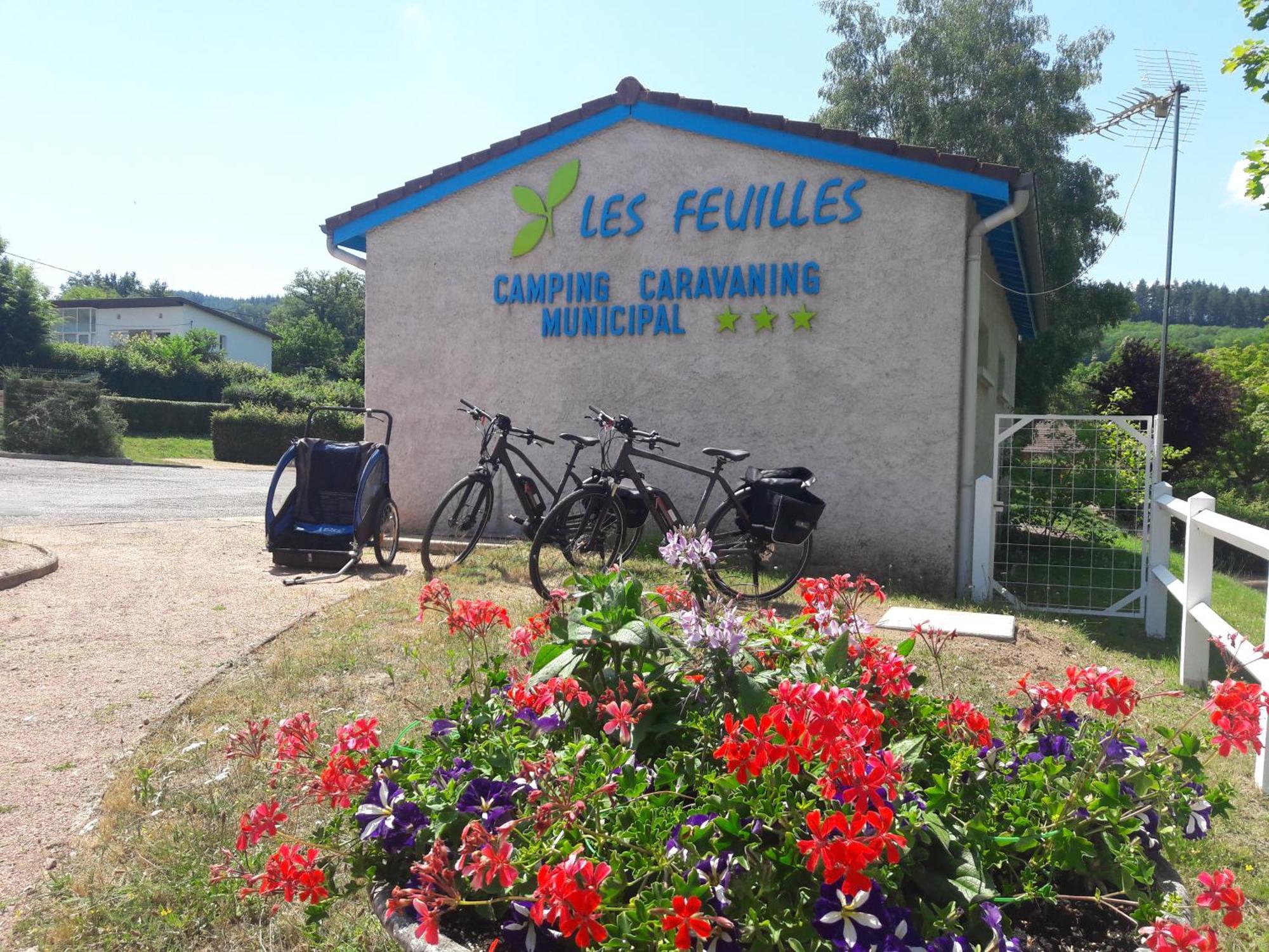 Camping Les Feuilles Chauffailles Esterno foto